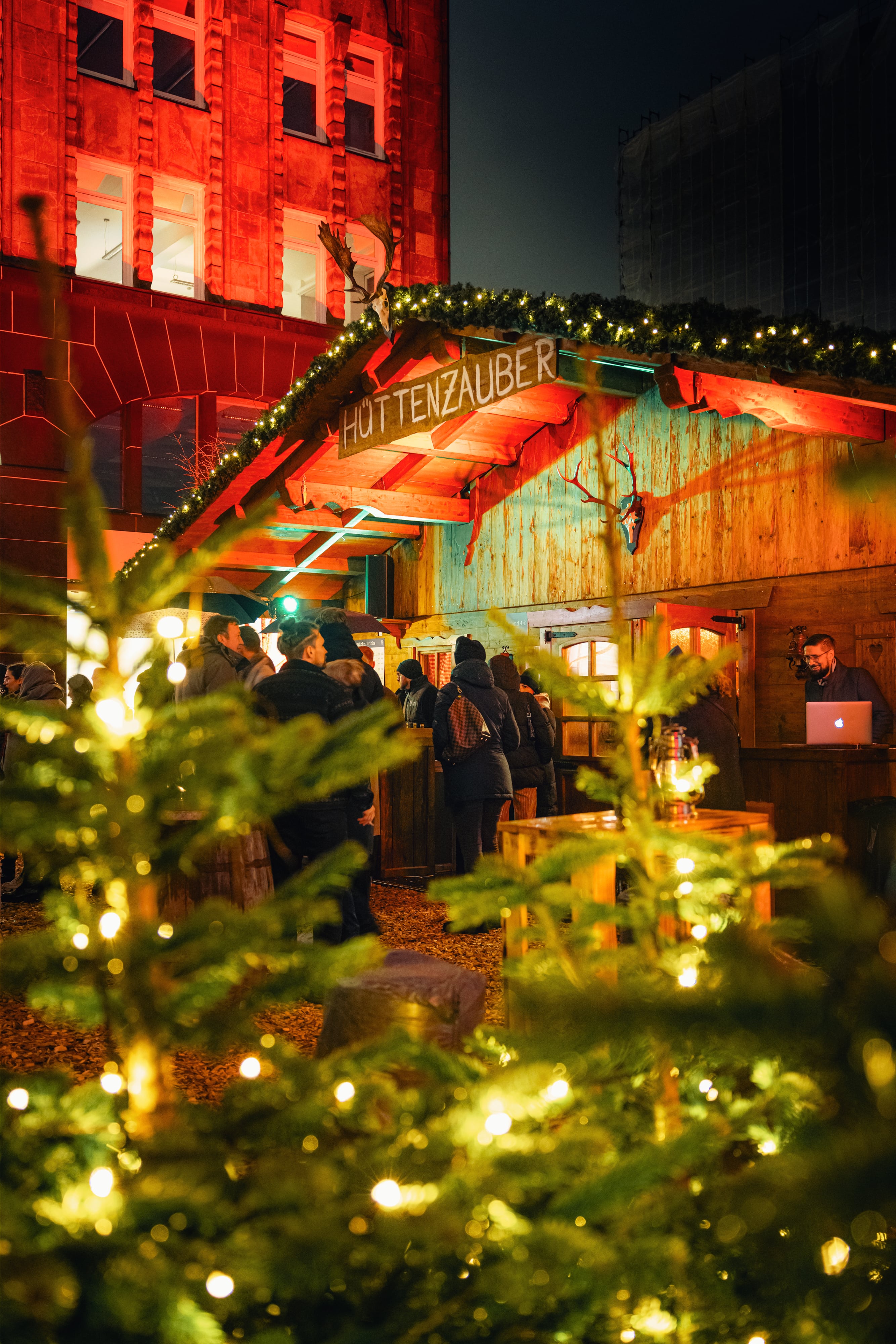 Hüttenzauber Neuer Wall Almhütte Weihnachtsmarkt Innenstadt