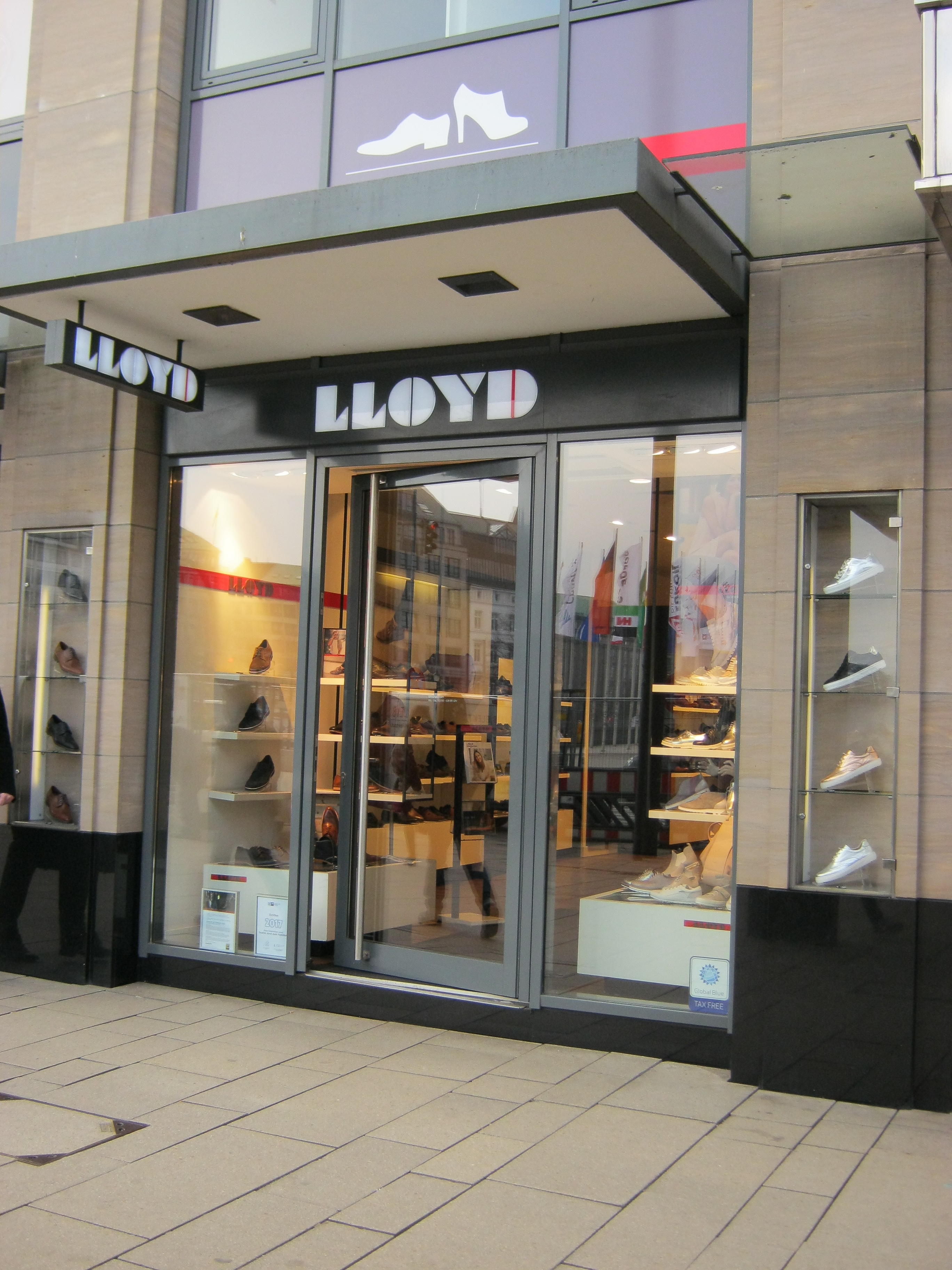 Llyod Concept Store Foto